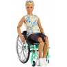 Barbie GWX93 Ken Fashionistas con Sedia a Rotelle e Vestiti alla Moda 3+Anni